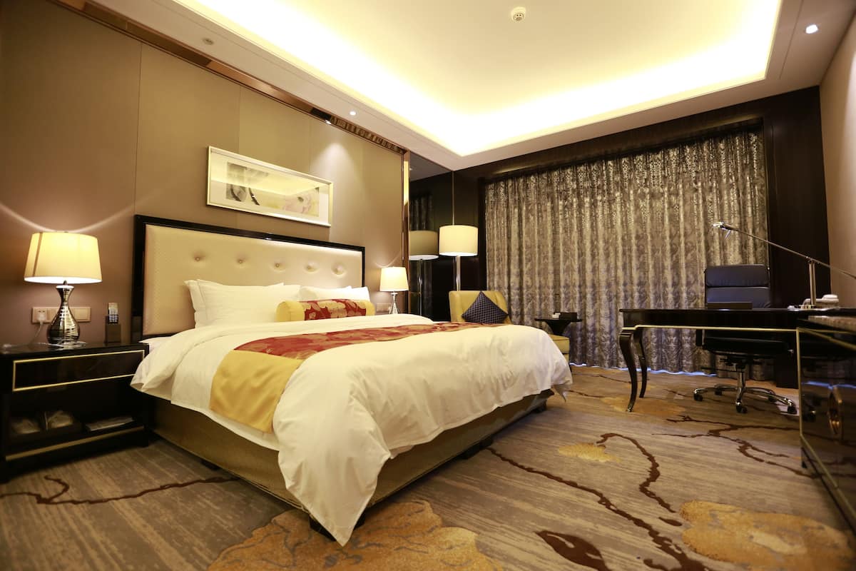 Superior Double Room | Desk, blackout curtains, iron/ironing board, free WiFi