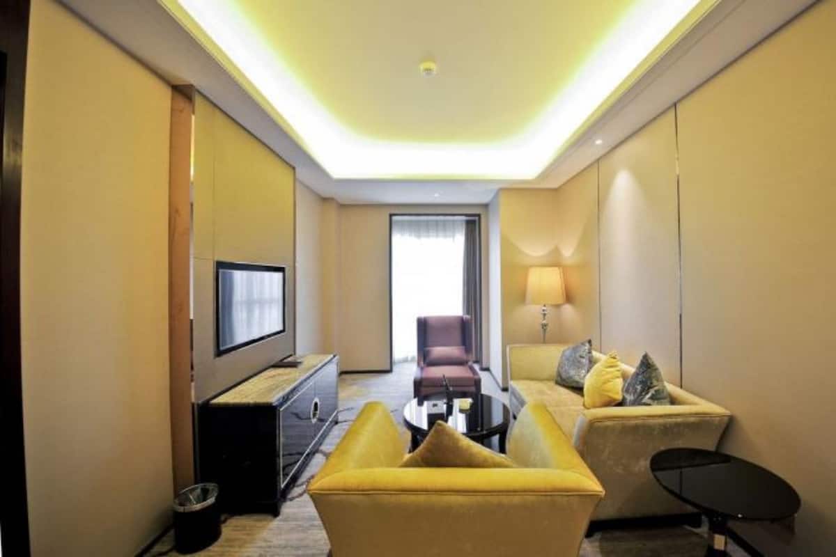 Superior Suite | Desk, blackout curtains, iron/ironing board, free WiFi