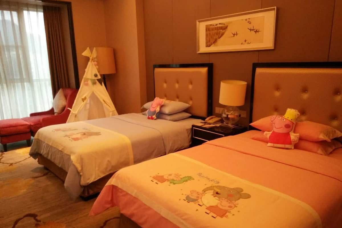 Family Double Room | Desk, blackout curtains, iron/ironing board, free WiFi