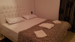 2 slaapkamers, een strijkplank/strijkijzer, internet, beddengoed