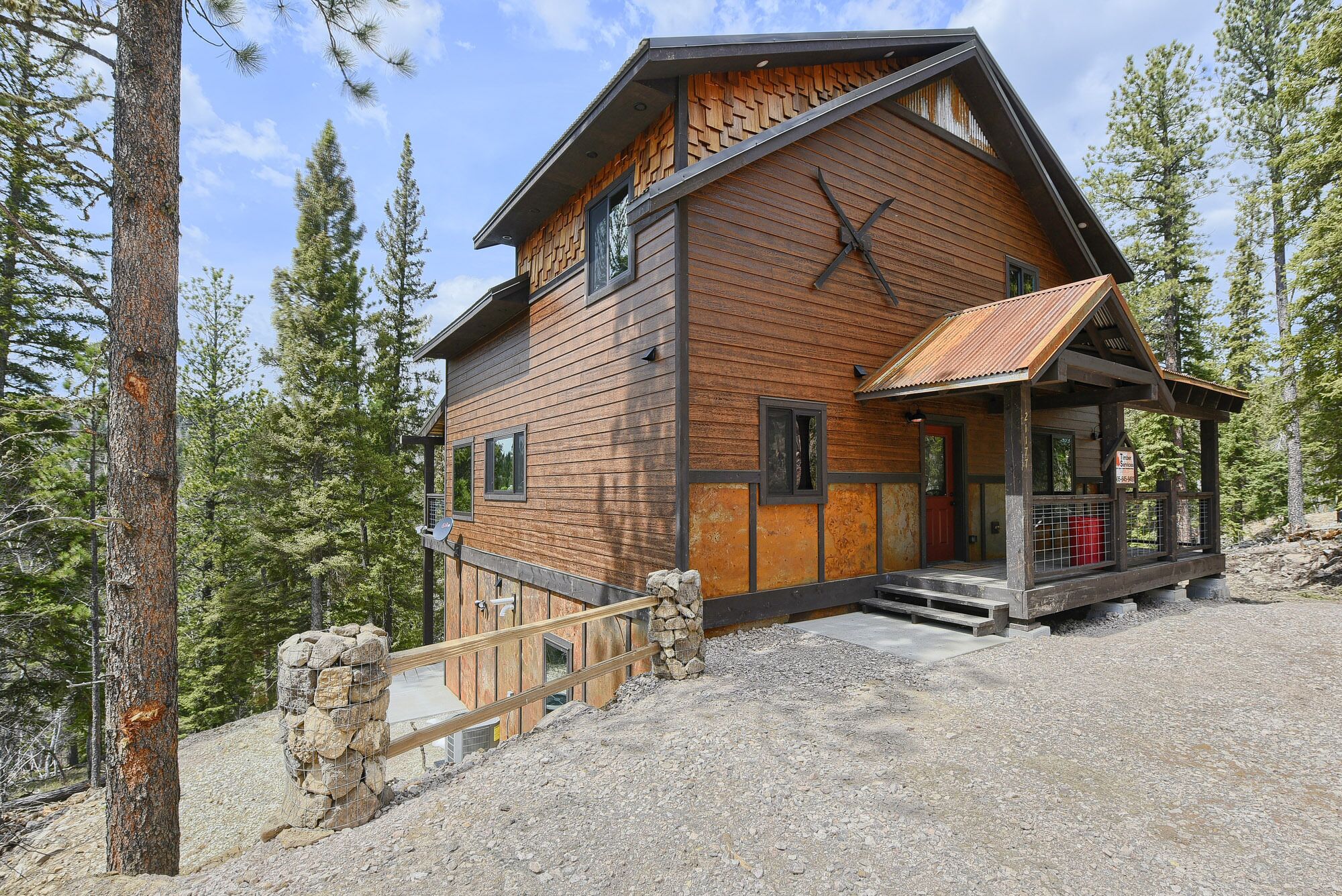 New Modern Rustic Hillside Cabin, Large Windows with Great Deck/Hot Tub View