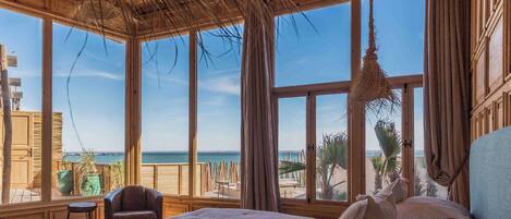 Egyptian cotton sheets, premium bedding, pillow-top beds, in-room safe