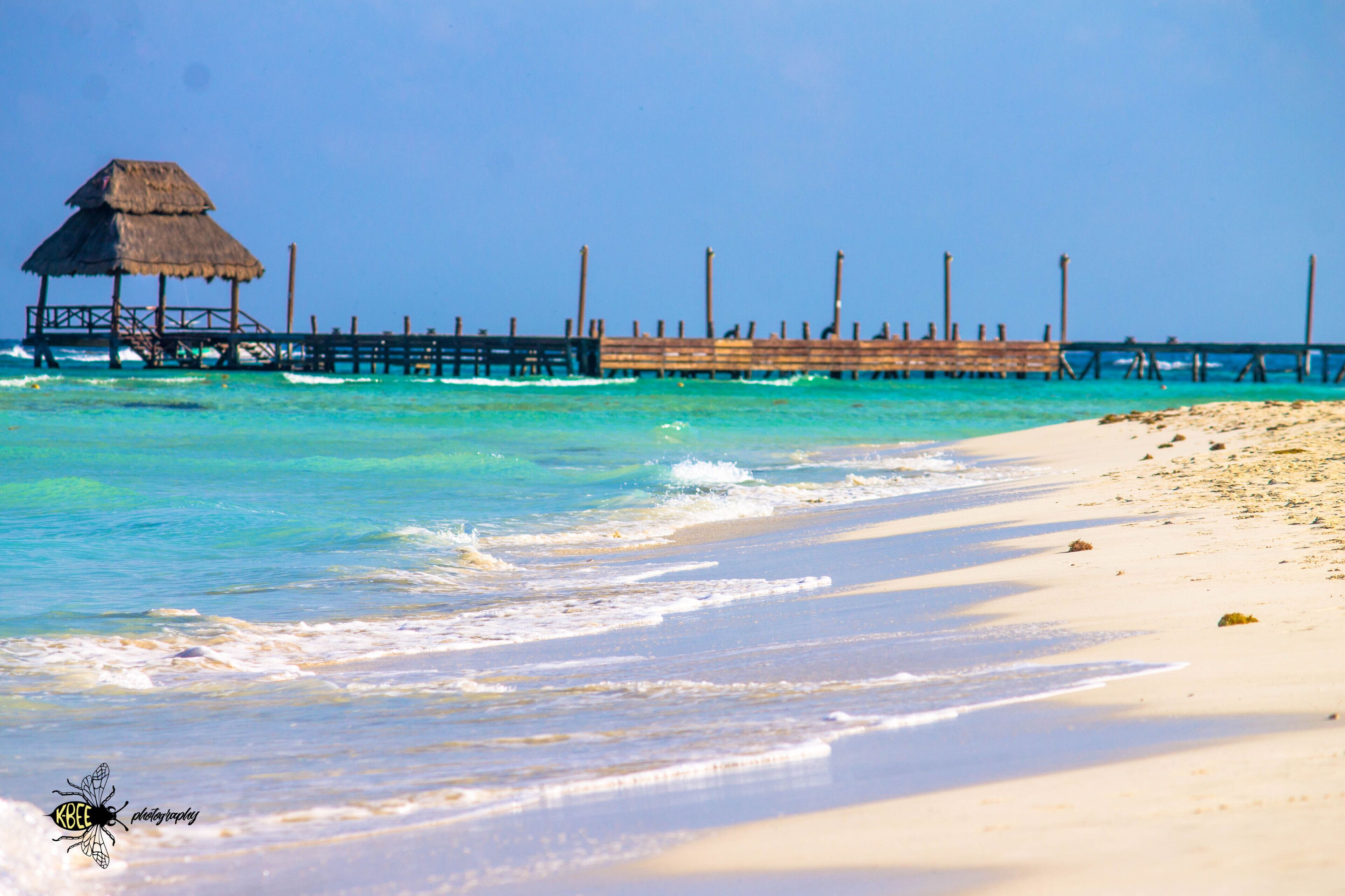 Beach nearby, sun loungers, beach towels