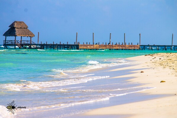 Beach nearby, sun-loungers, beach towels - Downtown comfy, well stocked 1 bedroom condo in the heart of Isla Mujeres! (Isla Mujeres)