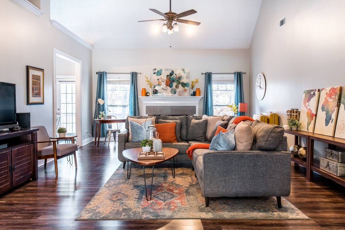 Luxury House, Multiple Beds | Living area | Fireplace