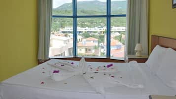 Standard Room | In-room safe, soundproofing, free WiFi