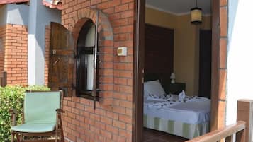 Business Double or Twin Room, 1 Bedroom, Garden View | 1 bedroom, in-room safe, soundproofing, free WiFi