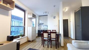 Deluxe Apartment, 1 Bedroom, Non Smoking, Tower | 2 bedrooms, hypo-allergenic bedding, individually decorated