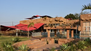 Exterior detail - La Ru (Mount Moreland)