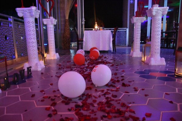 Couples’ dining