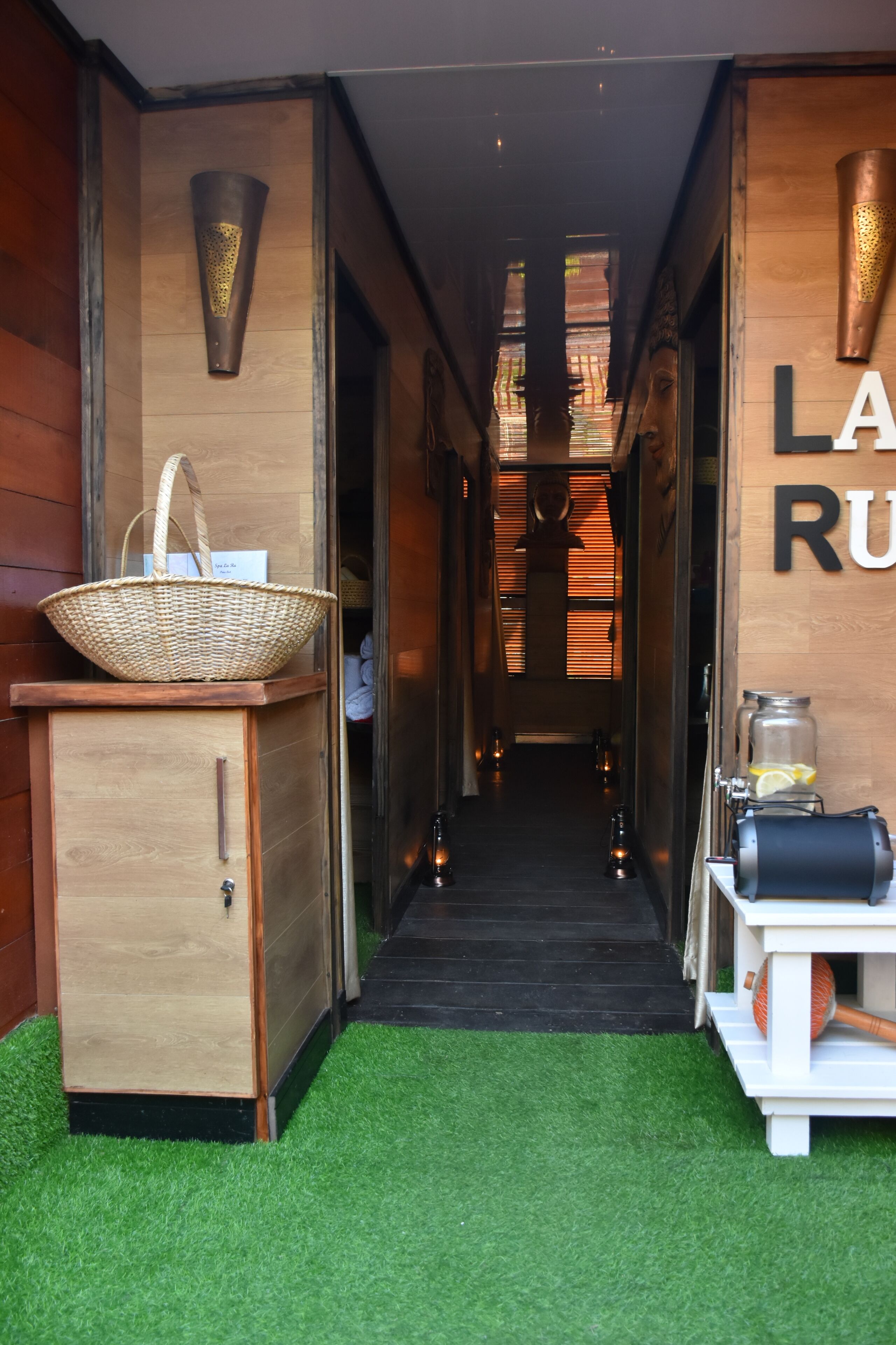 Couples treatment rooms, hot stone massages, deep-tissue massages