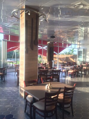 Restaurant - La Ru (Mount Moreland)
