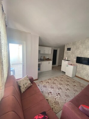 冷蔵庫、コンロ、調理器具と食器