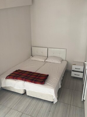 Suite | Escritorio y espacio para trabajar con un portátil