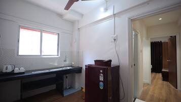 Fridge, dishwasher, coffee/tea maker, electric kettle