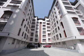 Free self-parking - The Byke Studio Apartment (Thane)