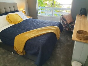 2 bedrooms, bed sheets - Beach/Sea Front Hervey Bay Boutique Esplanade Elegance (Torquay)