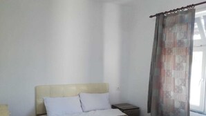 Iron/ironing board, WiFi (free) - TURUNÇ HOSTEL CAFE (Fethiye)