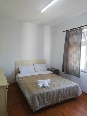 Setrika/meja setrika dan Wi-Fi gratis