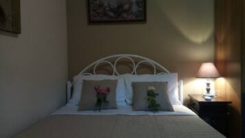 2 bedrooms, iron/ironing board, WiFi (free), bed sheets
