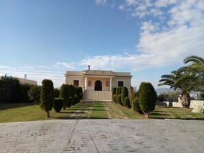 Property entrance - Luxury Villa Thea (Volos)