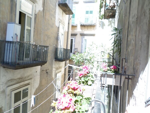Property grounds - GELSO HOME ... emotions in the heart of Naples ... (Napoli)