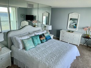 2 slaapkamers, een strijkplank/strijkijzer, reisbedje, gratis wifi