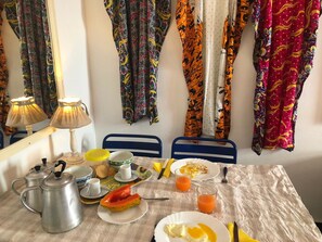 Appartement Panoramique, cuisine, vue océan | Restauration dans la chambre