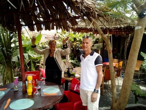 Outdoor dining - Maison Fenix (Boa Vista)