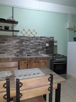 Cookware/dishes/utensils