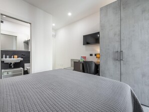 Betten mit Memory-Foam-Matratzen, Zimmersafe, Schreibtisch