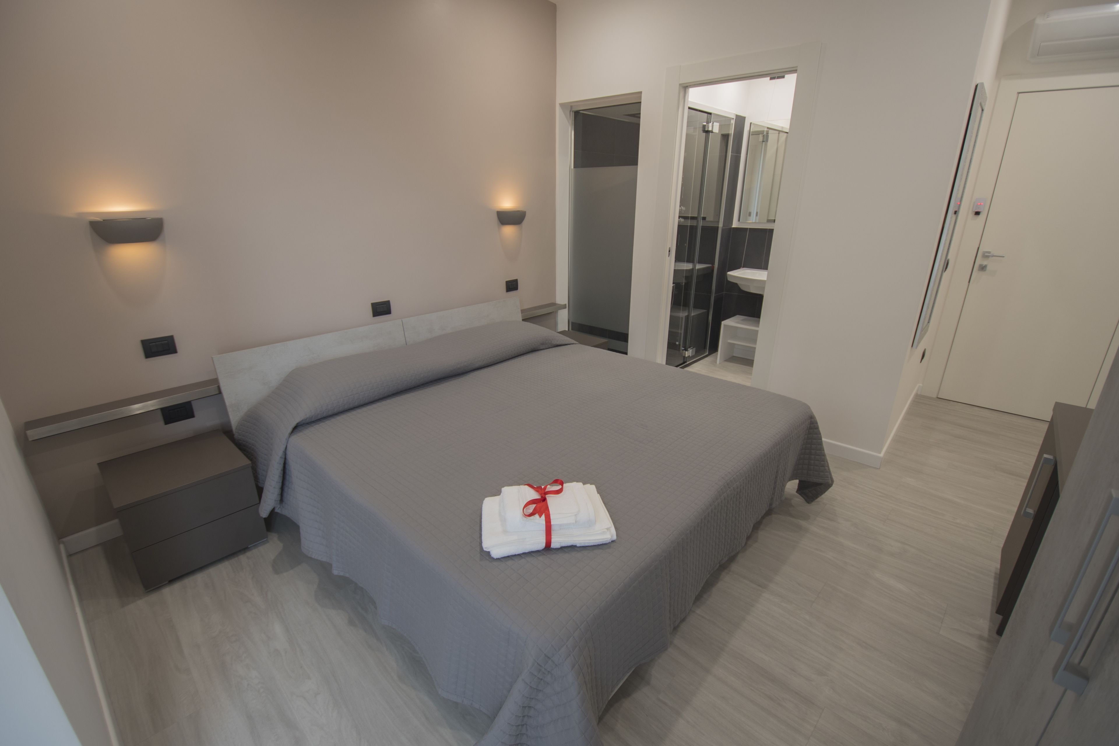 Deluxe Double Room, 1 Queen Bed, Harbor View | Memory foam beds, in-room safe, desk, laptop workspace