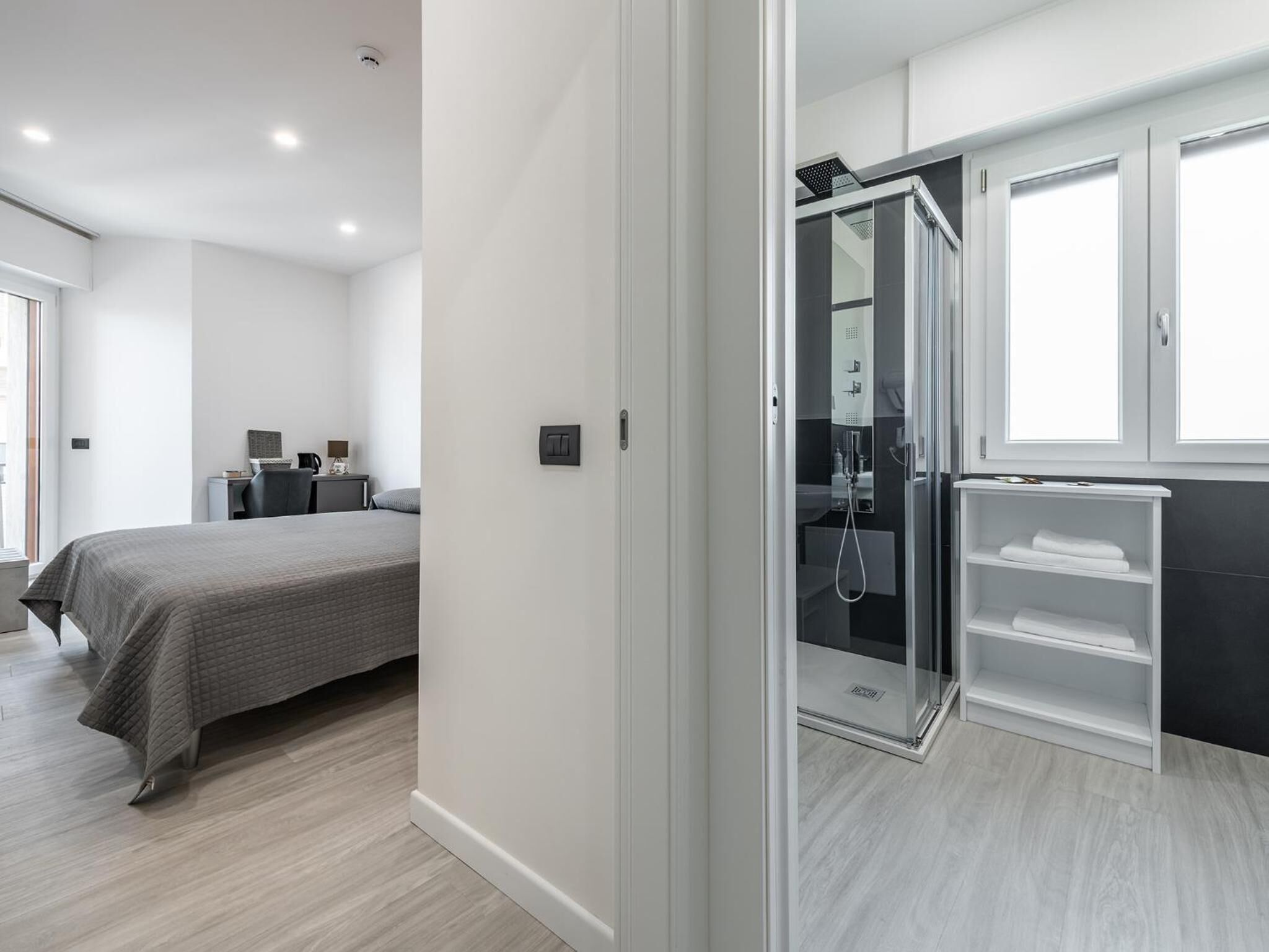 Memory foam-senger, safe på rommet og skrivebord