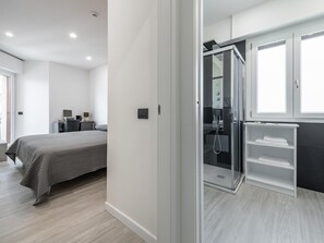 Colchones con efecto memoria y caja de seguridad en la habitación 
