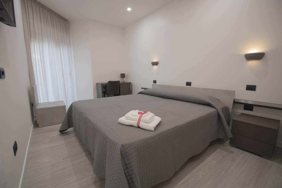 Chambre Double Supérieure, 1 grand lit, vue port