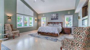 6 bedrooms, iron/ironing board, Internet, bed sheets