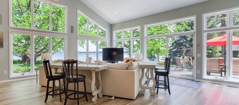 Island View: "Lakeside Luxury and Family Reunion Friendly!"