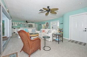 TV, video games, stereo - YOUR WATERVIEW, POOL,  AND LOCATION PARADISE STARTS RIGHT HERE-4BED (Cape Coral)
