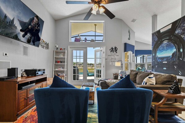 TV, books - Wheelchair accessible Lakeview 4BR house with pool, spa, themed rooms, game room (Kissimmee)