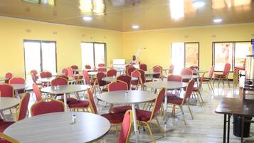 Breakfast, lunch, dinner served; local and international cuisine