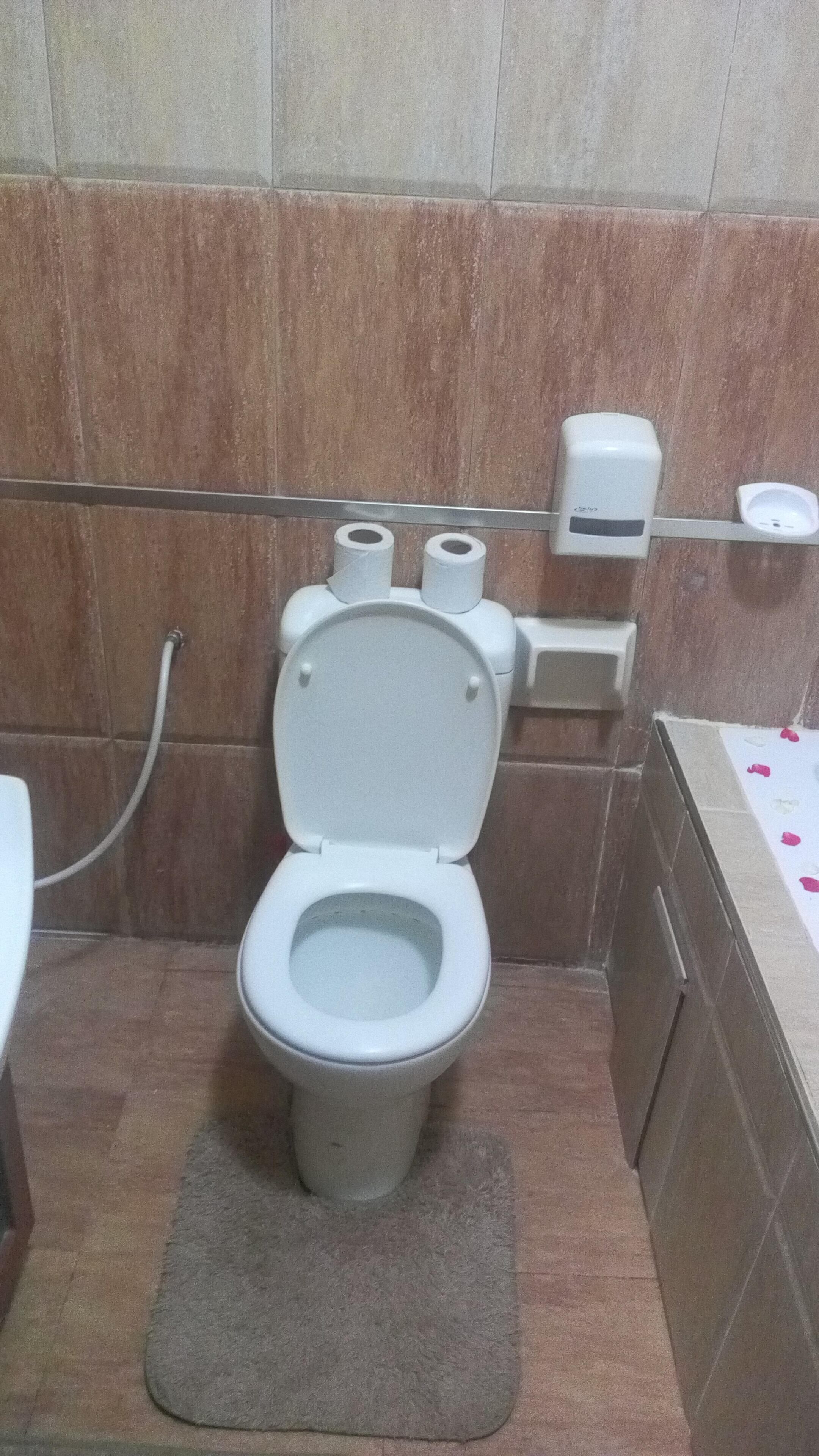 deluxe double room | bathroom | hydromassage showerhead, hair dryer, bathrobes, slippers