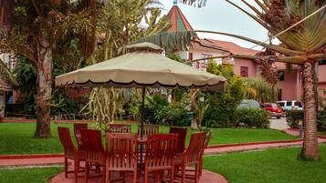 Café da manhã, almoço e jantar; local e internacional