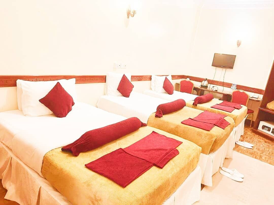 triple room | minibar, in-room safe, individually decorated, individually furnished