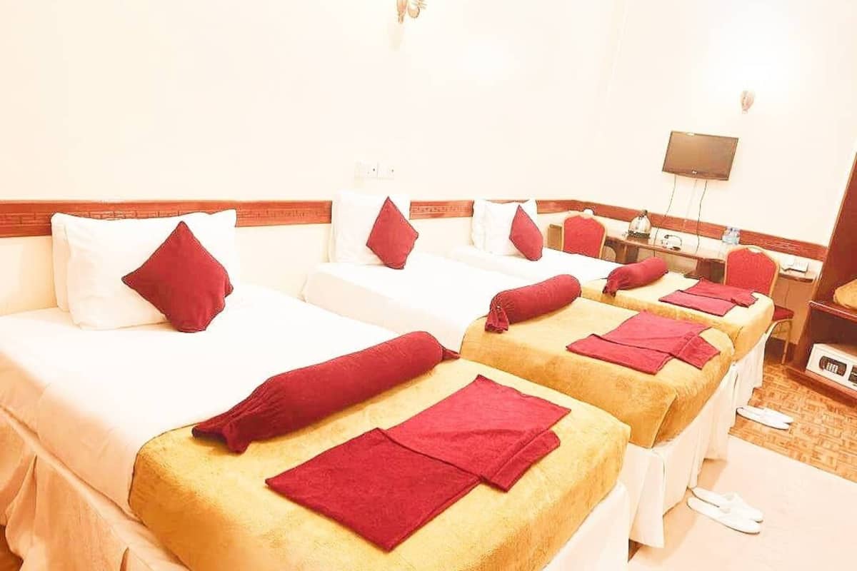 triple room | minibar, in-room safe, individually decorated, individually furnished