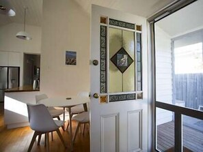 Dining - GALWAY COTTAGE (Queenscliff)