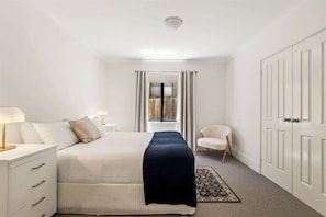 3 habitaciones, tabla de planchar con plancha, wifi y ropa de cama 
