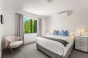 3 bedrooms, iron/ironing board, WiFi, bed sheets