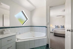 3 chambres, fer et planche à repasser, Wi-Fi, literie fournie