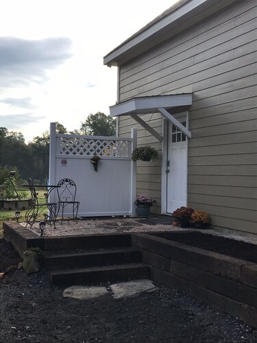 Light and airy contemporary guest house with private deck and parking.