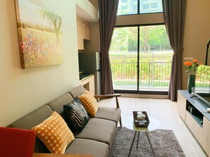 Offices - Pool! For sightseeing, play and food (Khwaeng Thung Wat Don)